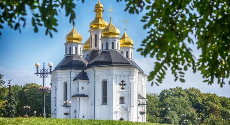 Собор 12 апостолів 30 червня: головні заборони вдома та на городі, щоб не накликати біду