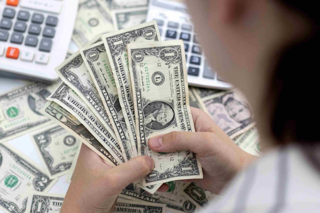 слідкувати за курсом валют 